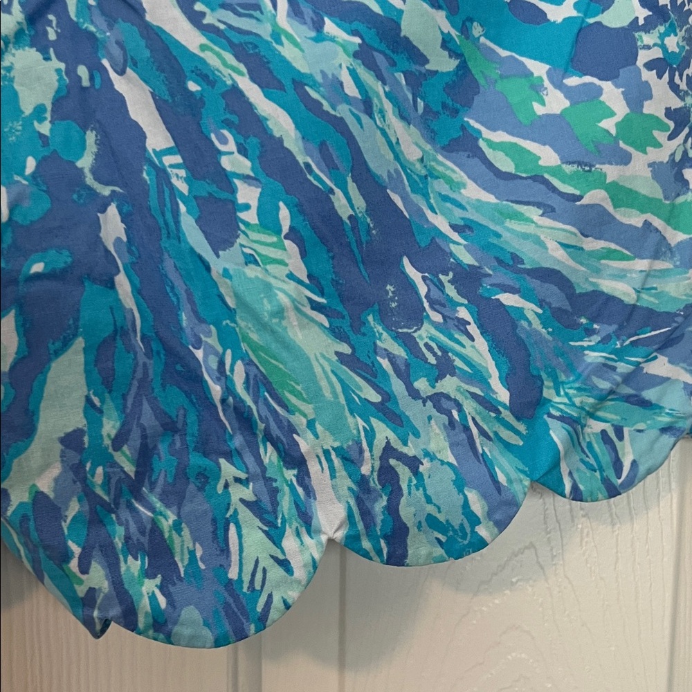 Lilly Pulitzer Scalloped Patterned Women's Shorts - Picture 6 of 6